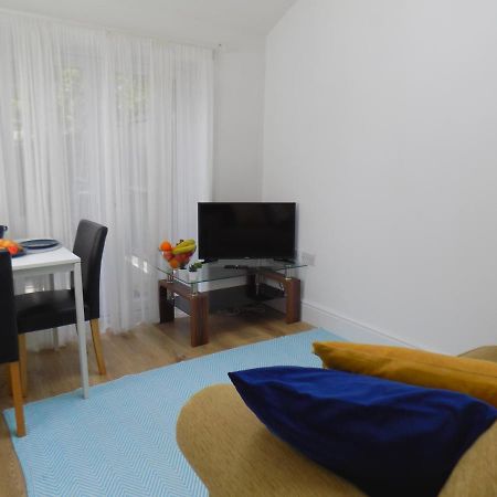 Villa Mimosa 2 Cardiff Bagian luar foto