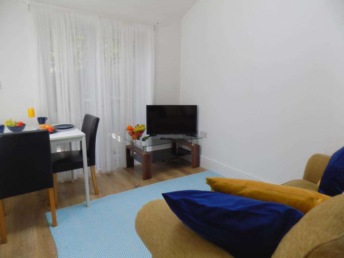 Villa Mimosa 2 Cardiff Bagian luar foto