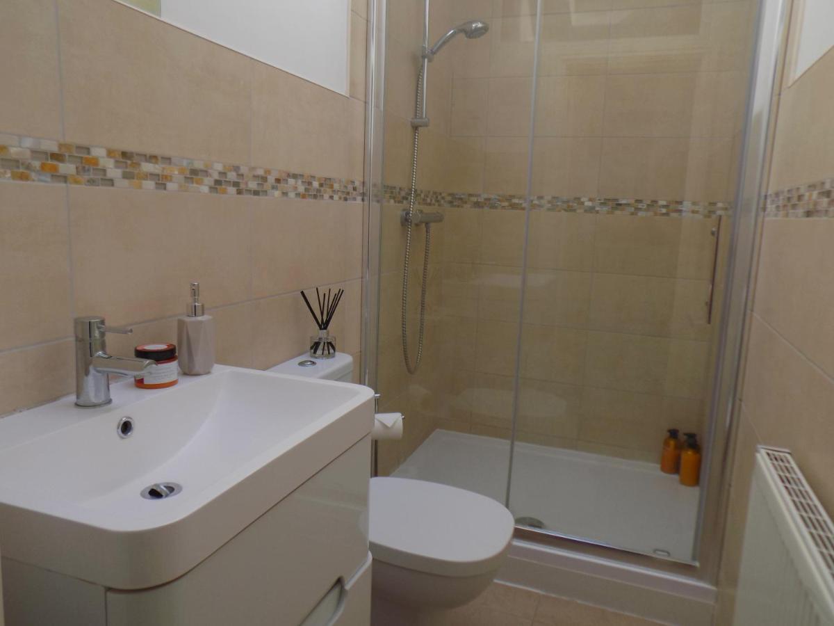 Villa Mimosa 2 Cardiff Bagian luar foto